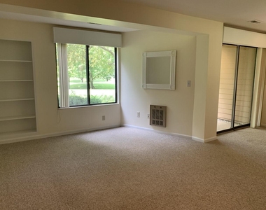 946 Shoreline Road - Photo Thumbnail 13