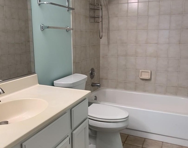 946 Shoreline Road - Photo Thumbnail 10