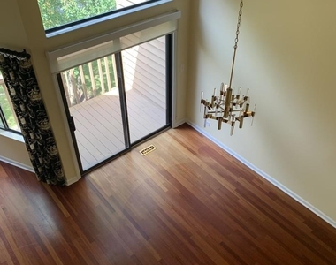946 Shoreline Road - Photo Thumbnail 3