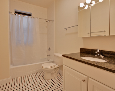 5419 S Hyde Park Boulevard - Photo Thumbnail 2