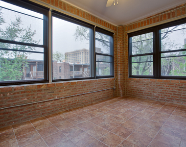 5419 S Hyde Park Boulevard - Photo Thumbnail 10