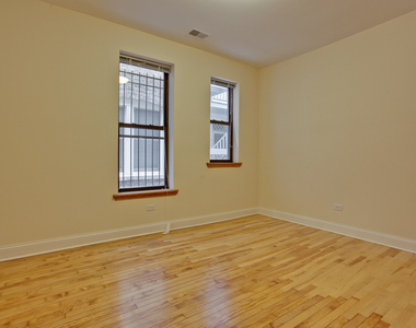 5419 S Hyde Park Boulevard - Photo Thumbnail 1