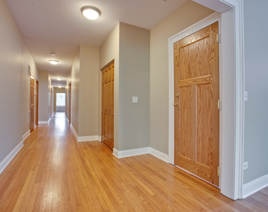5419 S Hyde Park Boulevard - Photo Thumbnail 4