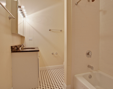 5419 S Hyde Park Boulevard - Photo Thumbnail 3