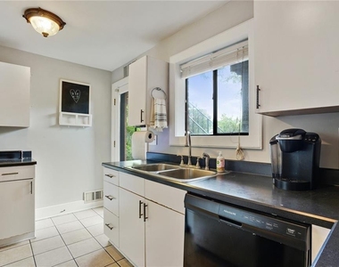 1466 E Rock Springs Road Ne - Photo Thumbnail 8