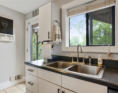 1466 E Rock Springs Road Ne - Photo Thumbnail 11
