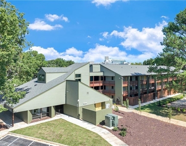 710 Jesse Jewell Parkways Se - Photo Thumbnail 14