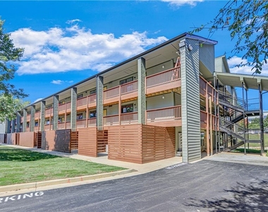 710 Jesse Jewell Parkways Se - Photo Thumbnail 16