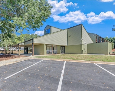 710 Jesse Jewell Parkways Se - Photo Thumbnail 13