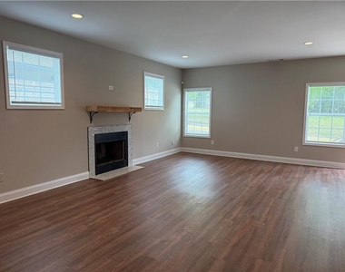 768 Grove Street - Photo Thumbnail 4