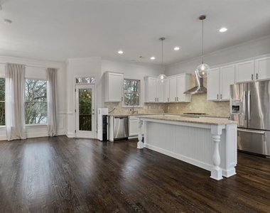 926 Canterbury Lane - Photo Thumbnail 7