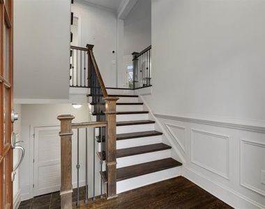 926 Canterbury Lane - Photo Thumbnail 2