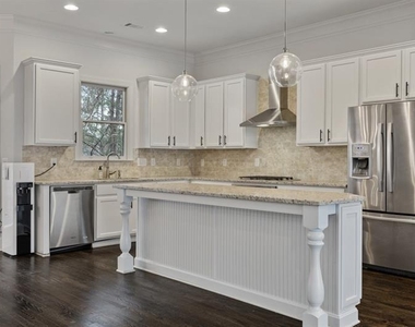 926 Canterbury Lane - Photo Thumbnail 10