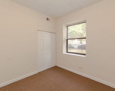 4752 S Wabash Avenue - Photo Thumbnail 4