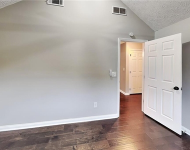 985 Crystal Water Drive - Photo Thumbnail 9