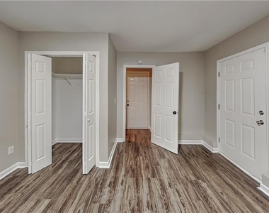 985 Crystal Water Drive - Photo Thumbnail 12