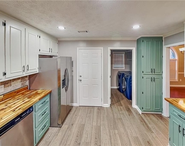 985 Crystal Water Drive - Photo Thumbnail 4