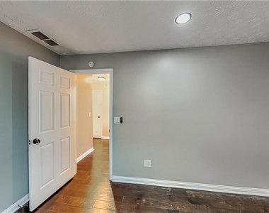 985 Crystal Water Drive - Photo Thumbnail 10