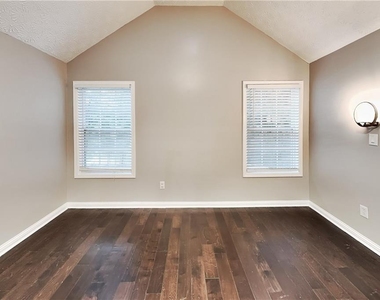 985 Crystal Water Drive - Photo Thumbnail 5