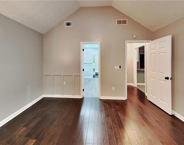 985 Crystal Water Drive - Photo Thumbnail 6