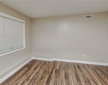 985 Crystal Water Drive - Photo Thumbnail 11