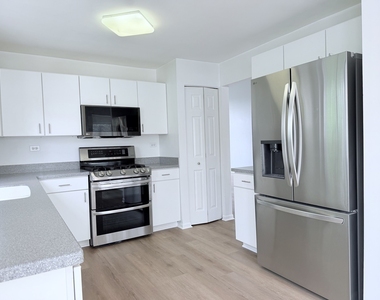 1146 Bristol Lane - Photo Thumbnail 2