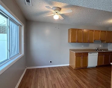 1741 Bell Drive - Photo Thumbnail 5