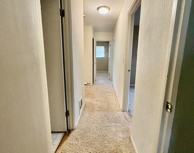 512 Karey Court - Photo Thumbnail 10