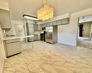 512 Karey Court - Photo Thumbnail 6
