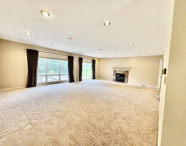 512 Karey Court - Photo Thumbnail 4