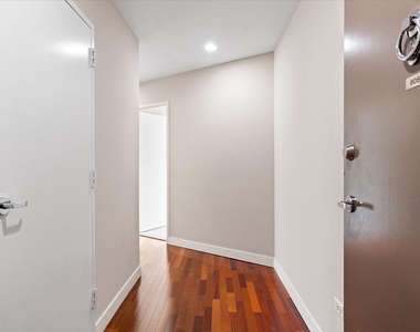 510 W Erie Street - Photo Thumbnail 3