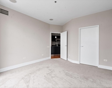 510 W Erie Street - Photo Thumbnail 13