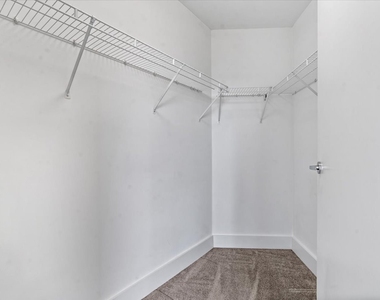 510 W Erie Street - Photo Thumbnail 14