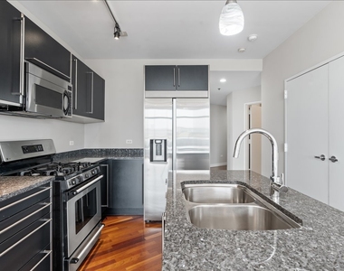 510 W Erie Street - Photo Thumbnail 5