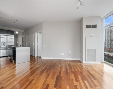 510 W Erie Street - Photo Thumbnail 10