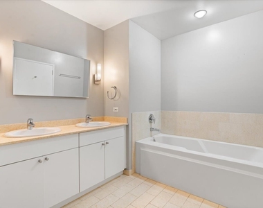 510 W Erie Street - Photo Thumbnail 16