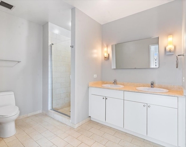 510 W Erie Street - Photo Thumbnail 15