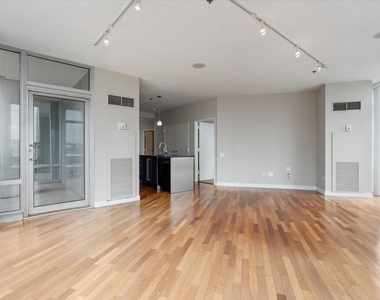 510 W Erie Street - Photo Thumbnail 9