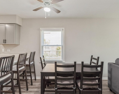 856 E Capri Drive - Photo Thumbnail 4