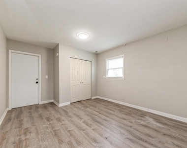 856 E Capri Drive - Photo Thumbnail 9