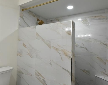 1805 Kingsbridge Court - Photo Thumbnail 54