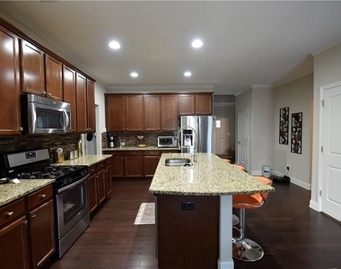 1805 Kingsbridge Court - Photo Thumbnail 7