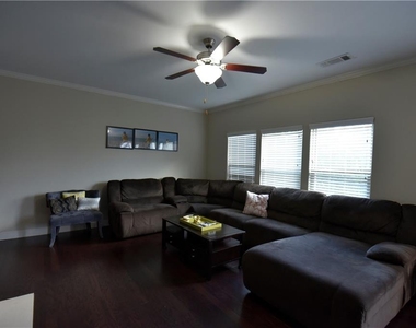1805 Kingsbridge Court - Photo Thumbnail 10