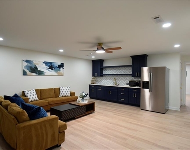 1805 Kingsbridge Court - Photo Thumbnail 48