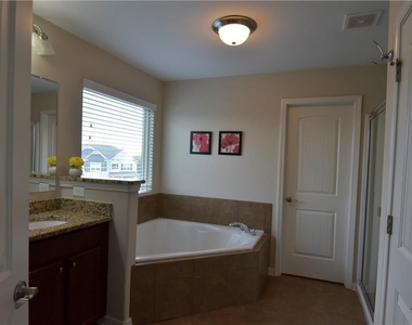 1805 Kingsbridge Court - Photo Thumbnail 21