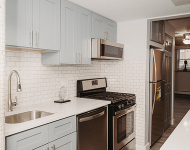 9124 La Crosse Avenue - Photo Thumbnail 3
