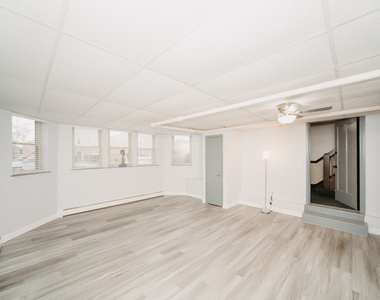 9124 La Crosse Avenue - Photo Thumbnail 1