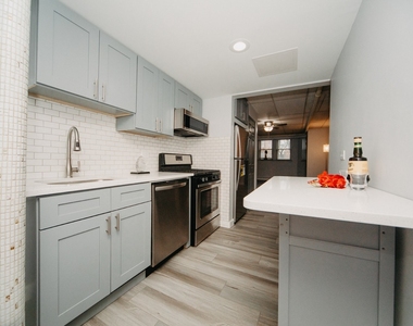 9124 La Crosse Avenue - Photo Thumbnail 4