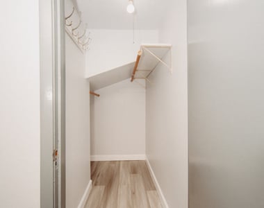 9124 La Crosse Avenue - Photo Thumbnail 8