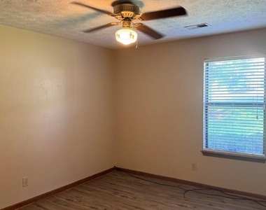 5126 Dekalb Way - Photo Thumbnail 3
